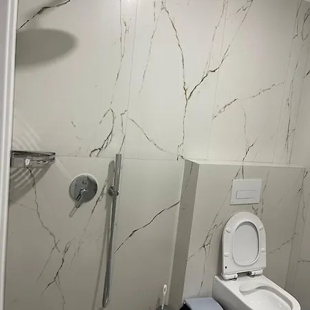 Aria Πανσιόν 3*